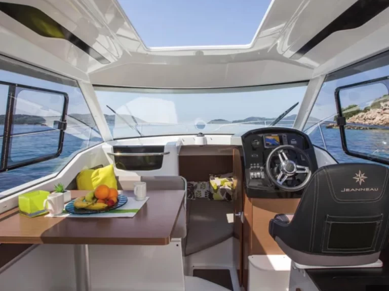 Noleggio Barca a motore Jeanneau con patente nautica