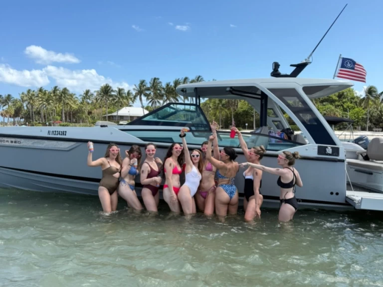 Noleggiare una Saxdor Saxdor 320 GTO a West Palm Beach