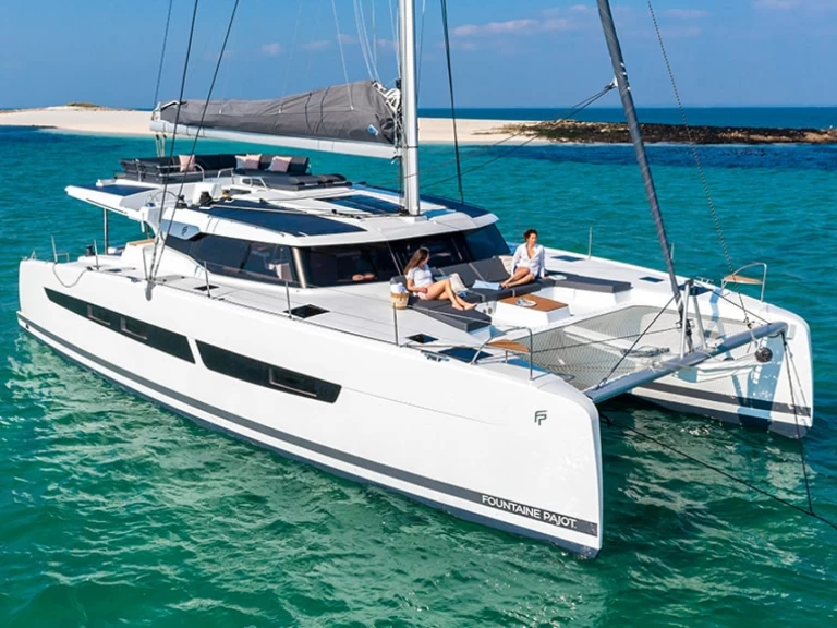 Noleggio Catamarano Fountaine Pajot con patente nautica