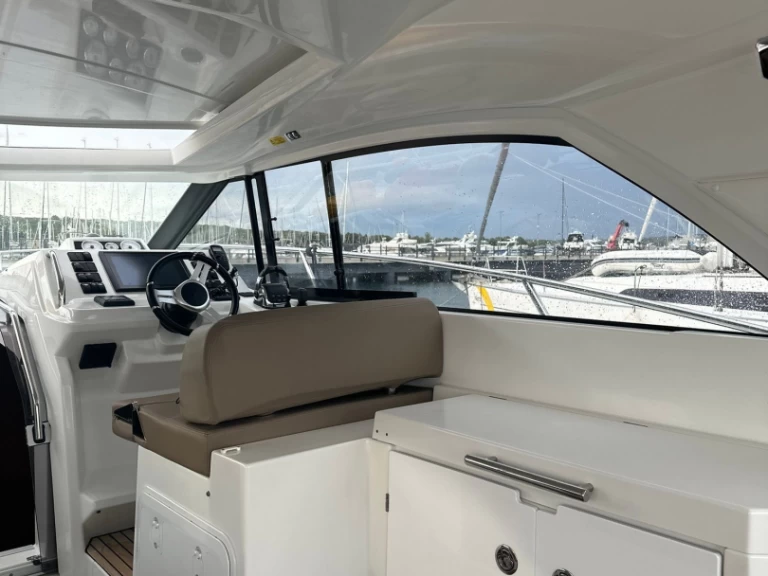 Noleggio barche Jeanneau Leader 40 a Pola su Samboat