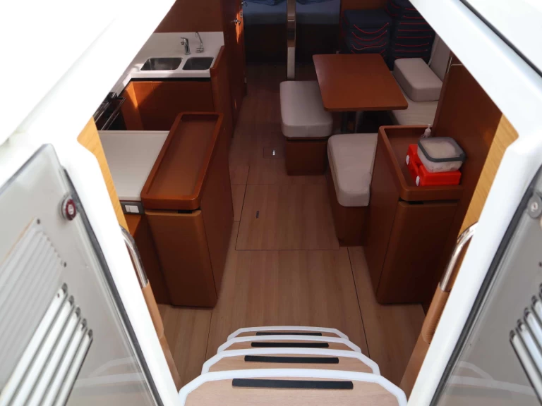 Barca a vela a noleggio a Ligia al miglior prezzo