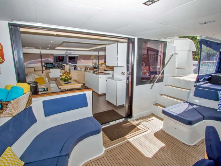 Noleggio Yacht di lusso Fountaine Pajot con patente nautica