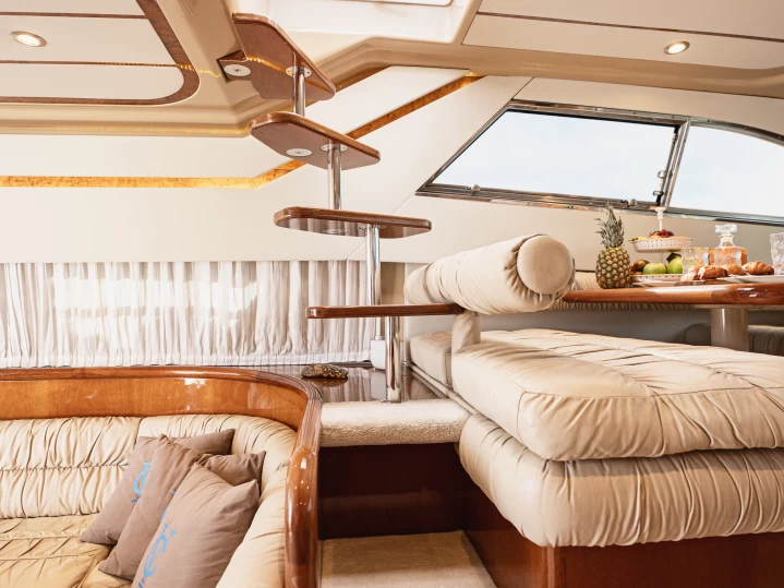 Noleggio Barca a motore con o senza skipper Ferretti a Glyfáda