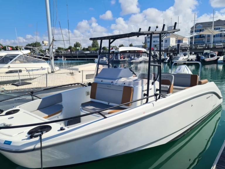 Noleggio Barca a motore Bénéteau con patente nautica