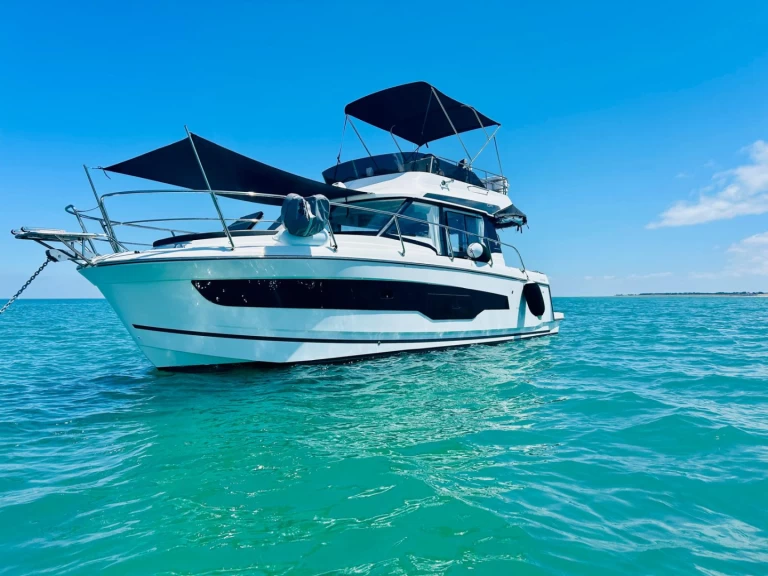 Noleggiare una Jeanneau Merry Fisher 1095 Fly a Les Sables-d'Olonne