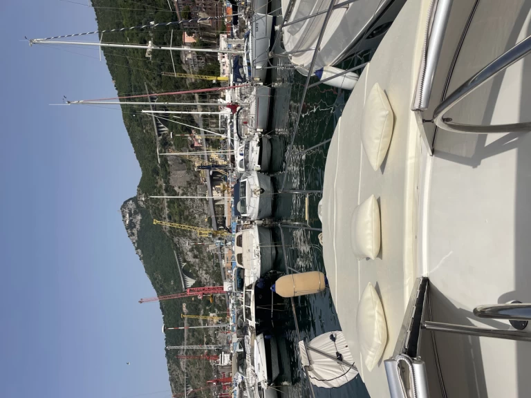 Noleggiare una Cranchi Zaffiro 34 a Salerno