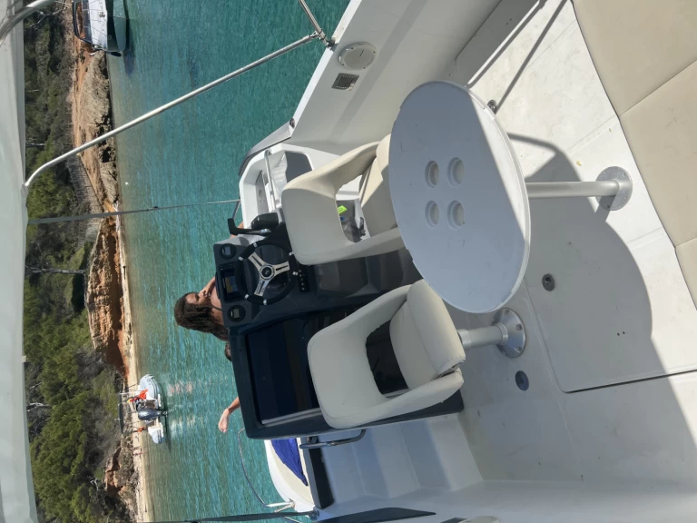 Noleggio Barca a motore Bénéteau con patente nautica