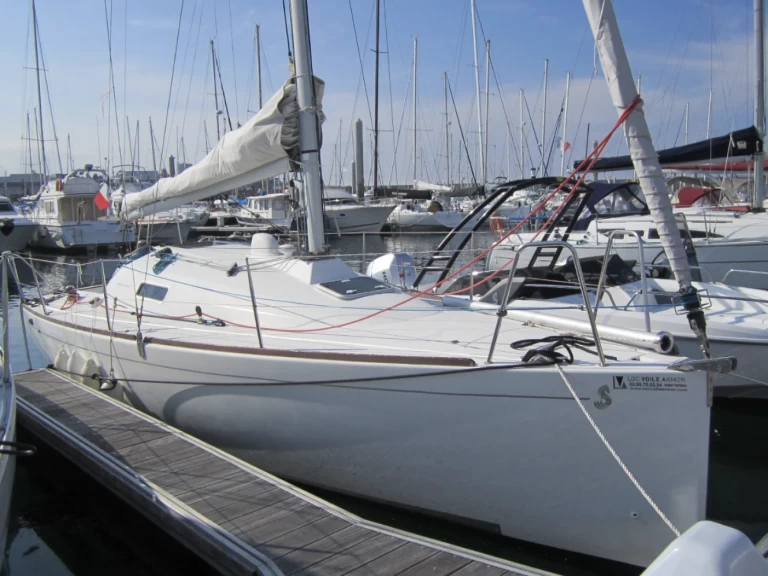 Noleggiare una First 27.7 (2 cab) First 27.7 a Port-Haliguen