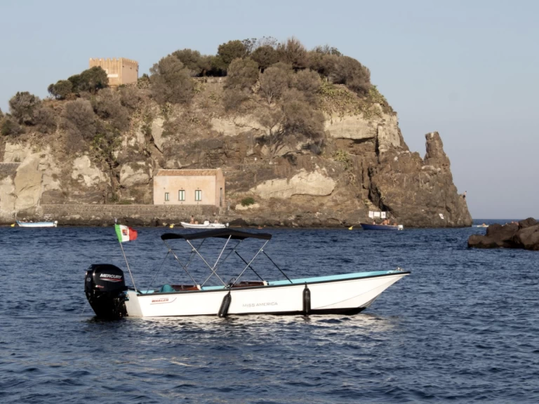 Noleggio barche Aci Trezza economico Boston Whaler 17