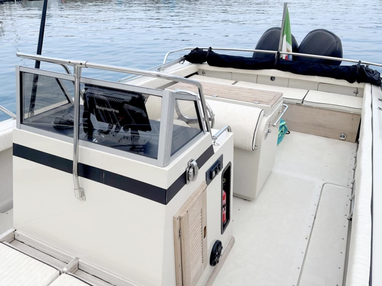 Barca a motore a noleggio a Taormina al miglior prezzo