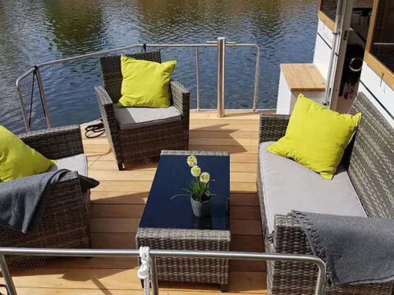 Noleggio Houseboat Hausboot con patente nautica