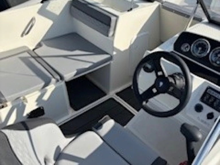 Noleggio barche Hyères economico M19