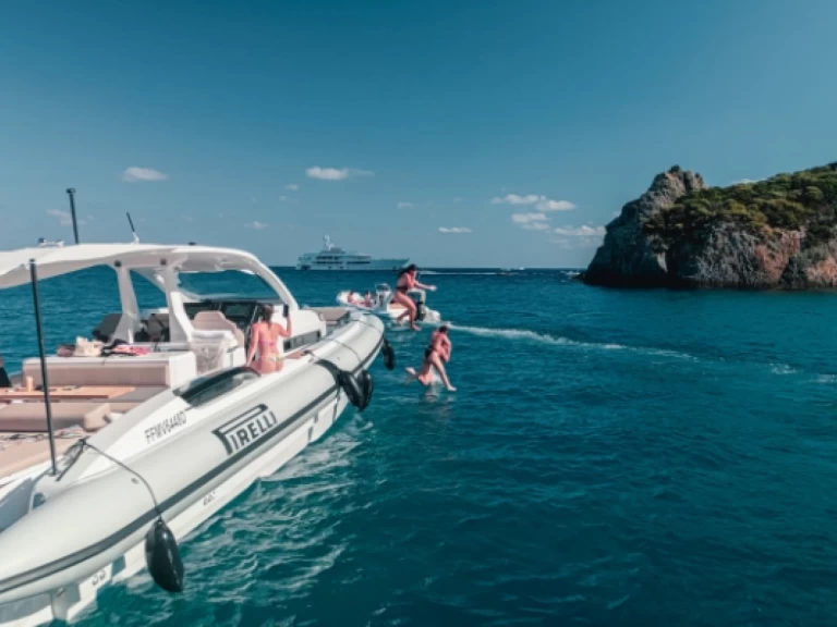 Gommone a noleggio a Napoli al miglior prezzo