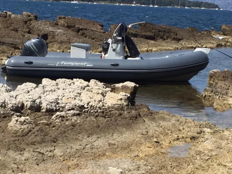 Noleggiare una Capelli Tempest 560 Easy a Cannes