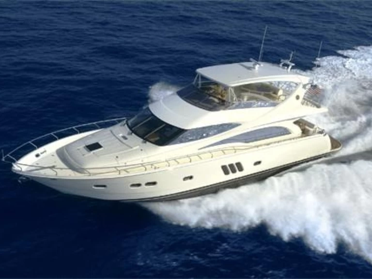 Yacht di lusso a noleggio a Antibes al miglior prezzo