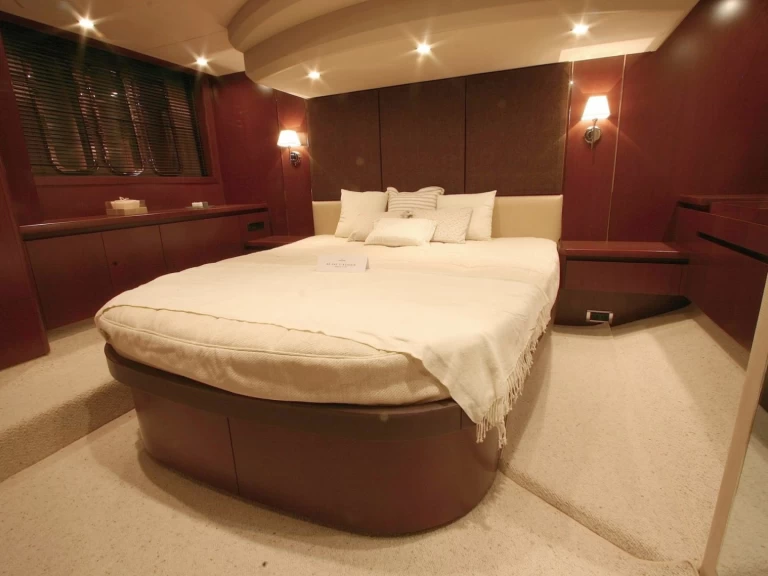 Barca a motore a noleggio a Antibes al miglior prezzo