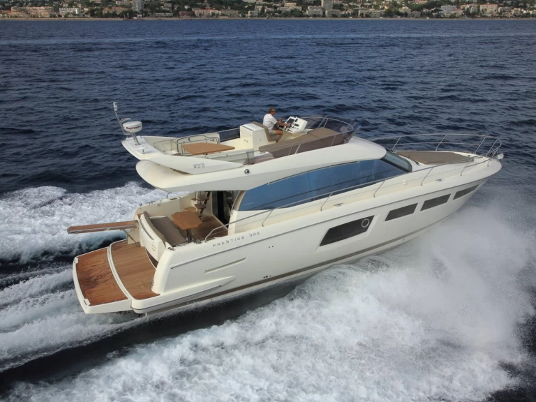 Noleggio Barca a motore con o senza skipper Prestige a Antibes