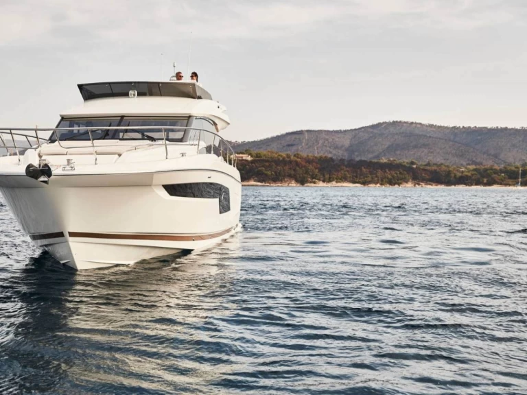 Noleggiare una Jeanneau Prestige 520 Fly a Antibes