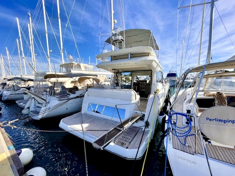 Noleggio barche Antibes economico Prestige 520 Fly