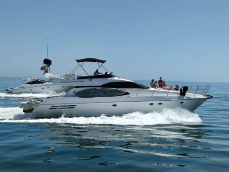 Noleggio Barca a motore Azimut con patente nautica