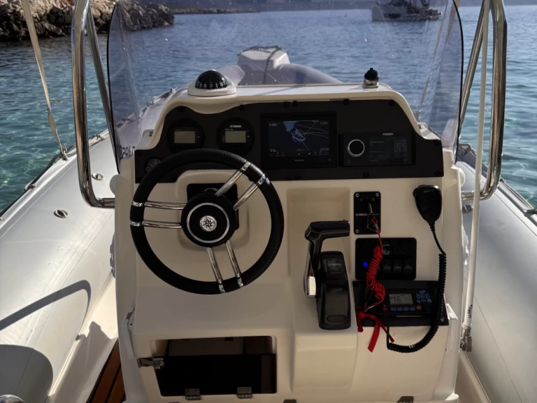 Noleggio Gommone Joker Boat con patente nautica