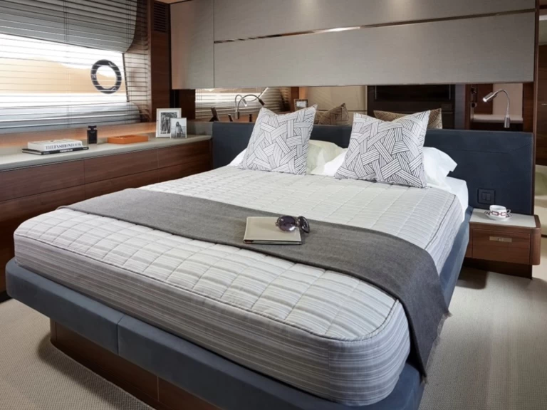 Noleggio a Gouviá – Princess Princess S65 Sport Flybridge su SamBoat