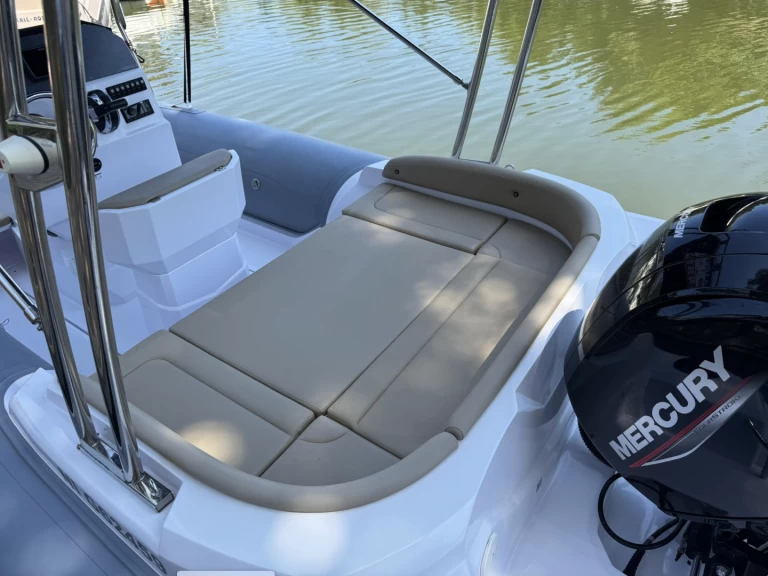 Noleggio a Mandelieu-la-Napoule – Predator 650 su SamBoat