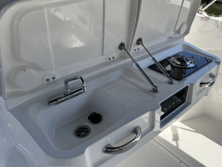 Barca a motore a noleggio a Mandelieu-la-Napoule al miglior prezzo