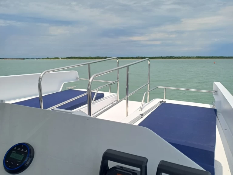 Noleggio Barca a motore con o senza skipper Lagoon a Caorle