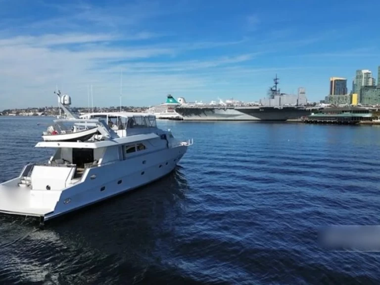 Noleggio Yacht di lusso Custom con patente nautica