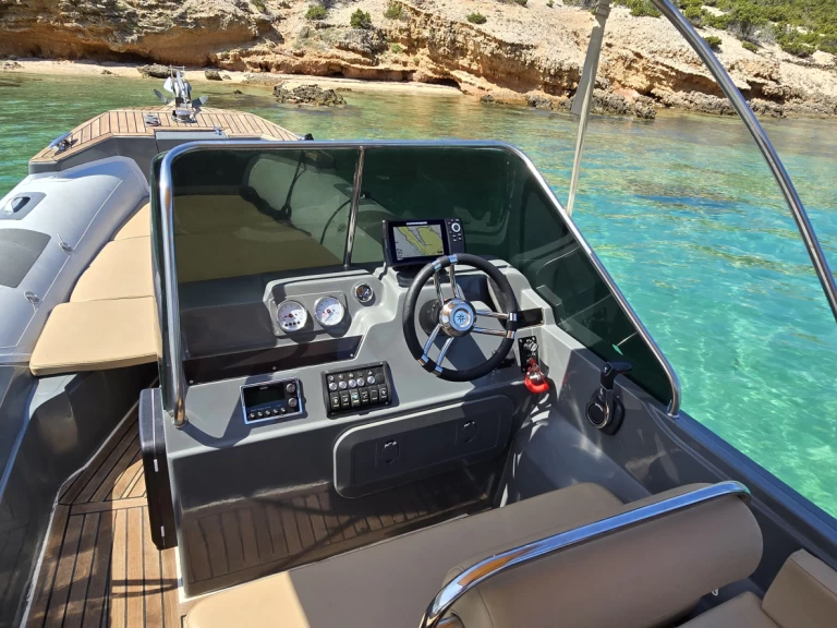 Gommone a noleggio a Novaglia (Novalja) al miglior prezzo