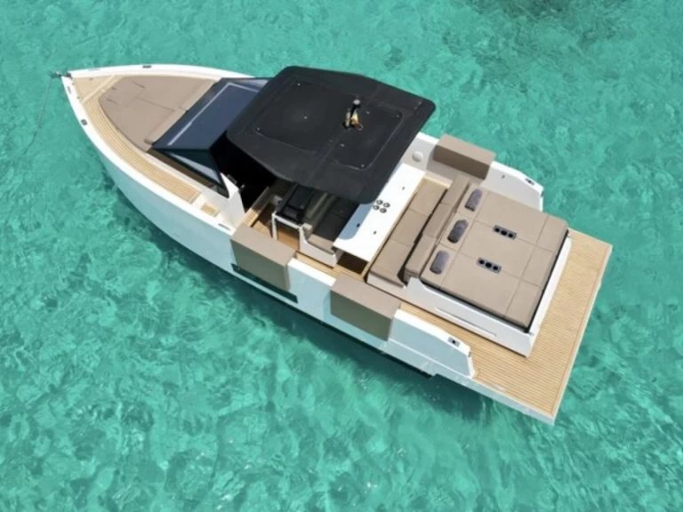 Noleggio a Cannes – De Antonio D34 su SamBoat