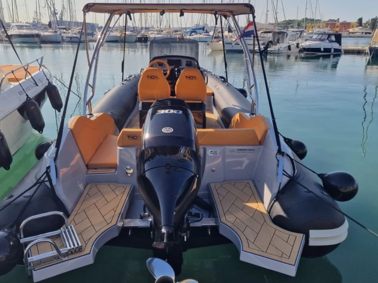 Noleggio Gommone con o senza skipper Prua al vento a Pola