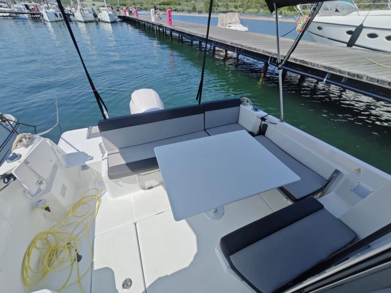 Jeanneau Merry Fisher 795 Series2 da affittare a  Punat