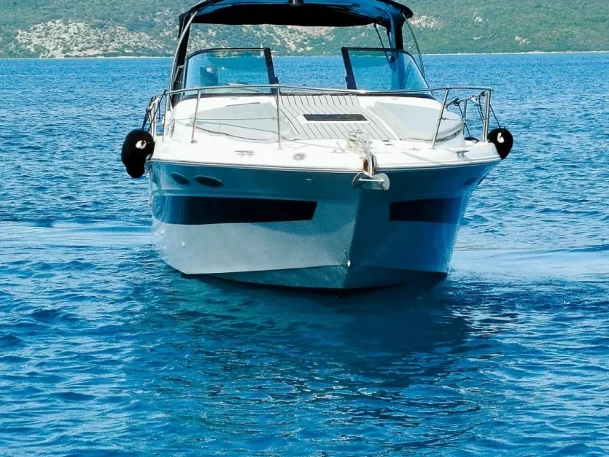 Noleggio Barca a motore con o senza skipper Sea Ray a Nikiána