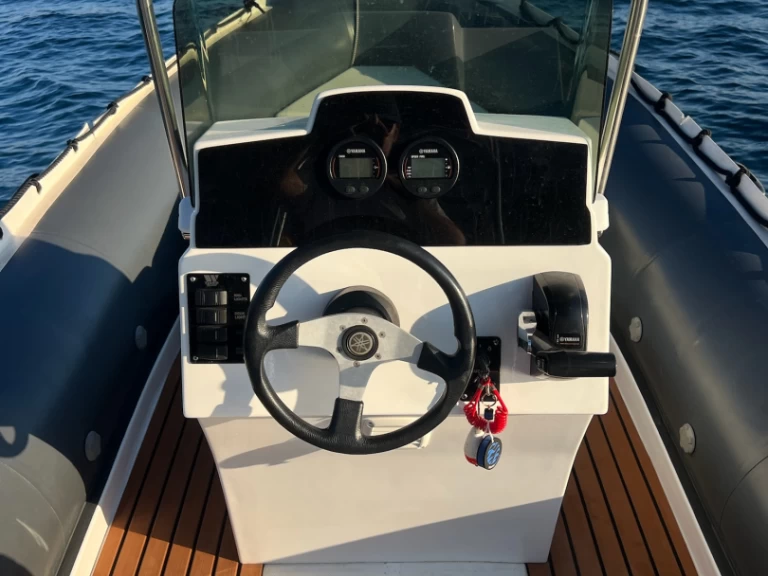 Noleggiare una Joker Boat Master a Empuriabrava