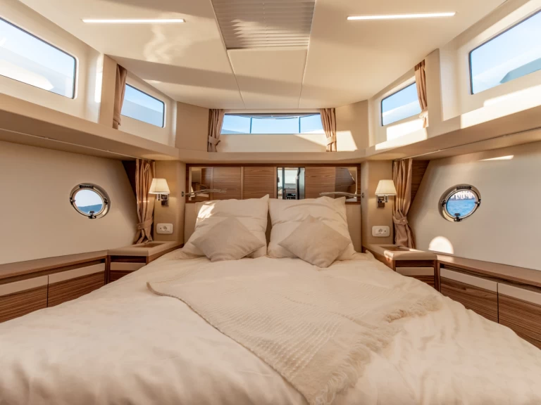 Noleggio Yacht di lusso Greenline con patente nautica