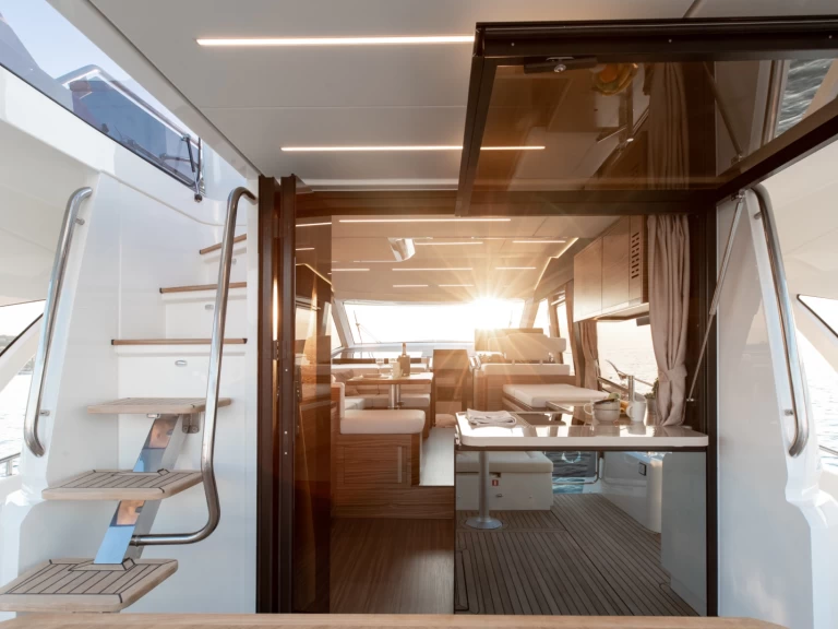 Noleggiare una Greenline Greenline 45 Fly a Setúbal