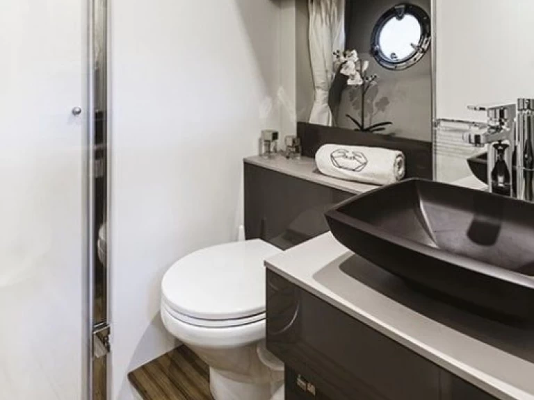 Noleggiare una Cranchi Cranchi M44 HT a Beaulieu-sur-Mer