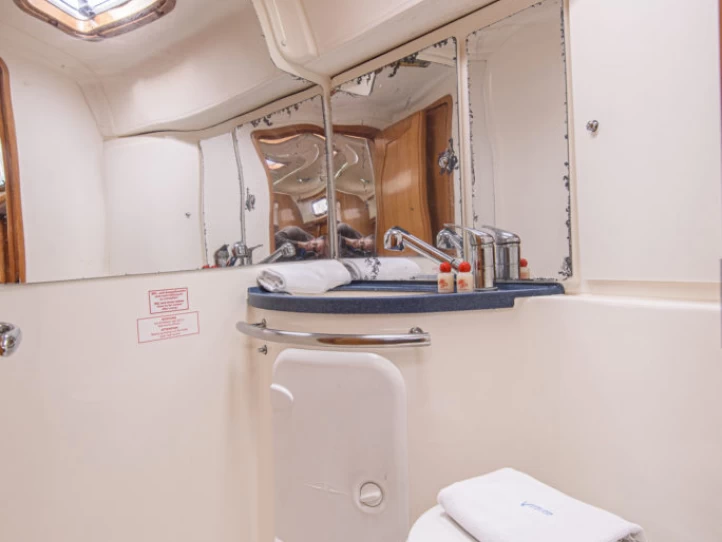 Noleggiare una Bavaria Cruiser 37 a San Vincenzo