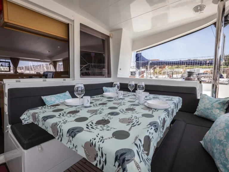 Noleggio Catamarano a San Vincenzo – Lagoon Lagoon 400 S2