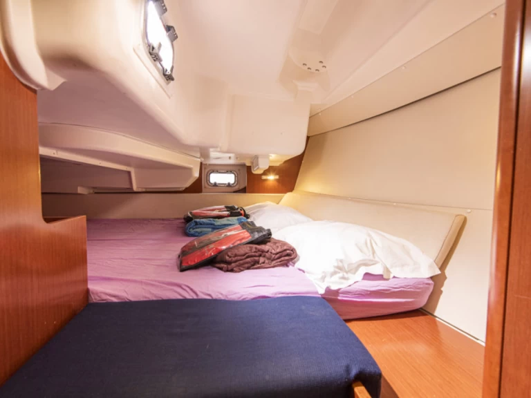 Bénéteau Oceanis 34 da affittare a  San Vincenzo