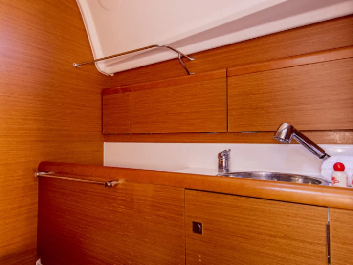 Noleggio Barca a vela con o senza skipper Jeanneau a San Vincenzo