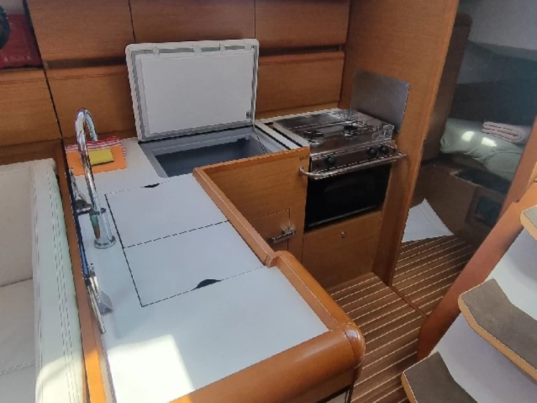 Jeanneau Sun Odyssey 419 da affittare a  San Vincenzo