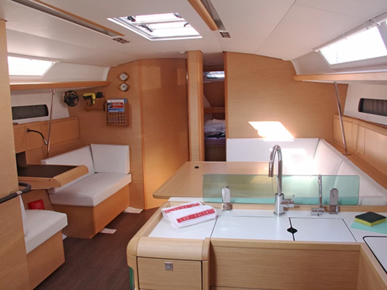 Noleggio Barca a vela con o senza skipper Jeanneau a San Vincenzo