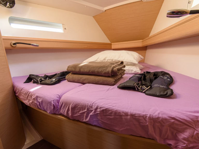 Noleggio Barca a vela Jeanneau con patente nautica