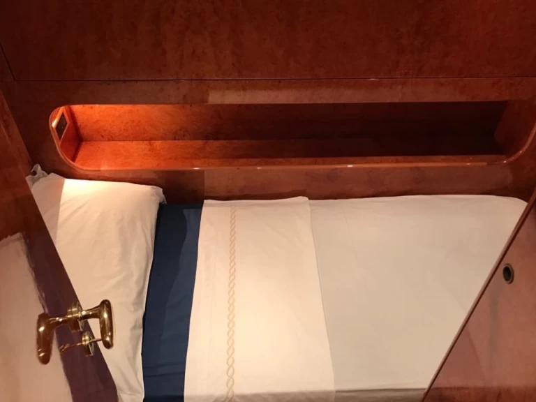 Noleggio Yacht di lusso con o senza skipper Cantieri a Olbia