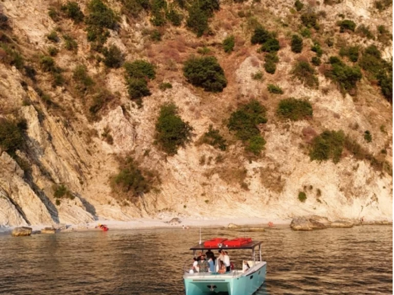 Noleggiare una Aliboats DI BERNARDINI ALESSANDRO a Himarë