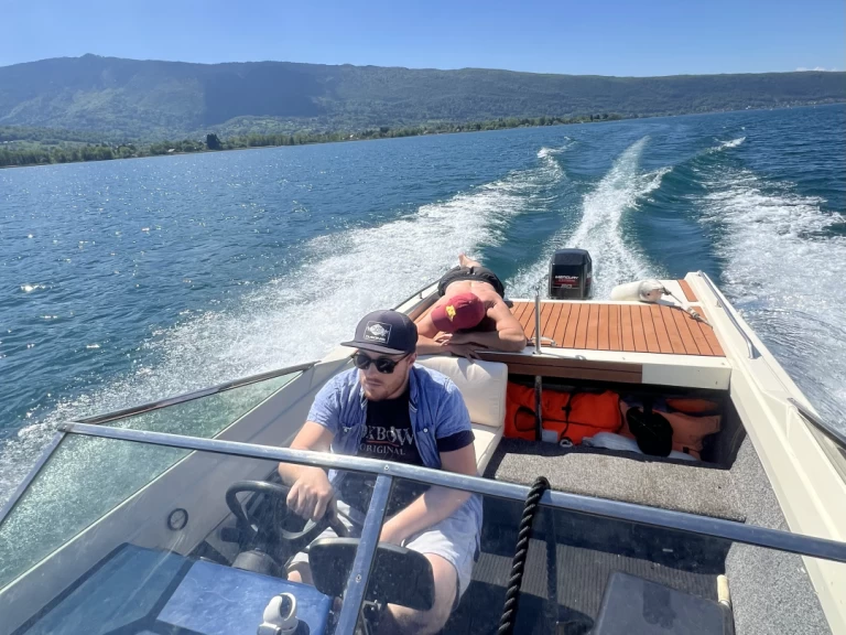 Noleggiare una Savoie Marine Etoile Filante a Annecy