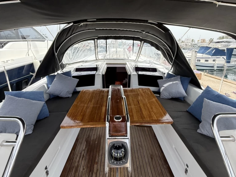 Barca a vela a noleggio a La Savina al miglior prezzo